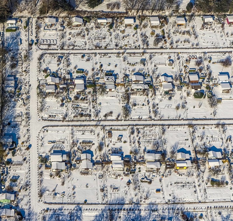 Aerial view, Buschmühle Westfalenpark, Gartenverein Am Neuen Hain, Ruhrallee, Dortmund, Ruhr area, North Rhine-Westphalia, Germany, DE, Europe, community garden, allotment garden, allotment garden site, allotment garden association, aerial view, aerial photography, aerial photography, snow, allotment garden, overview, administration building, bird's-eye view, winter, onset of winter, winter landscape, birds-eyes view, overview