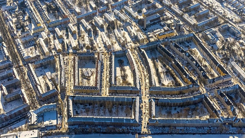 Aerial view, residential area Rheinische Straße, Althoffblock in the snow, Dorstfelder Brücke, Dortmund, Ruhr area, North Rhine-Westphalia, Germany, DE, Europe, property tax, real estate, aerial view, aerial photography, aerial photography, snow, overview, bird's-eye view, winter, onset of winter, winter landscape, residential complex, living and living, residential area, residential buildings, residential quality, residential neighbourhood, housing estate, birds-eyes view, overview, perimeter block development