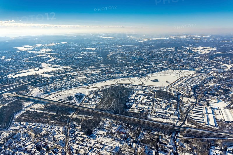 Aerial view, snowy Phoenix Lake, Hörde, Dortmund, Ruhr area, North Rhine-Westphalia, Germany, DE, Europe, aerial photography, aerial photography, aerial photography, snow, lake, overview, bird's eye view, winter, winter slump, winter landscape, birds-eyes view, overview, ice, ice surface, thin ice, break in the ice, breaks in the ice, snowy ice surface, artificial lake