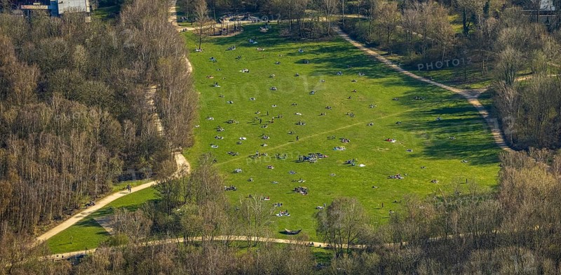 Aerial view, the Tremoniapark a large playground and sunbathing lawn, spring weather on Dortmund's sunbathing lawns, Dortmund, Ruhr area, North Rhine-Westphalia, Germany, DE, Europe, birds-eyes view, aerial view, aerial photography, aerial photography, overview, overview, bird's eye view, spring, summer weather in March, Dortmund sunbathing lawns, sunbathing with Corona distance