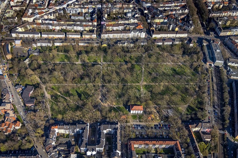 Aerial view, lawns in Westpark, spring weather on Dortmund's lawns, Dortmund, Ruhr area, North Rhine-Westphalia, Germany, DE, Europe, birds-eyes view, aerial view, aerial photography, aerial photography, overview, overview, bird's eye view, spring, summer weather in March, Dortmund's lawns, sunbathing with Corona distance