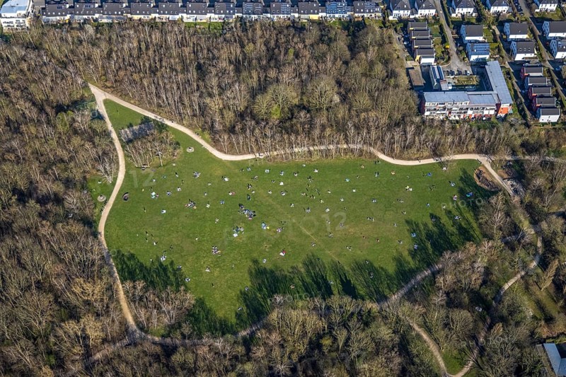 Aerial view, the Tremoniapark a large playground and sunbathing lawn, spring weather on Dortmund's sunbathing lawns, Dortmund, Ruhr area, North Rhine-Westphalia, Germany, Rheinberg, DE, Europe, birds-eyes view, aerial view, aerial photography, aerial photography, overview, overview, bird's eye view, spring, summer weather in March, Dortmund sunbathing lawns, sunbathing with Corona distance