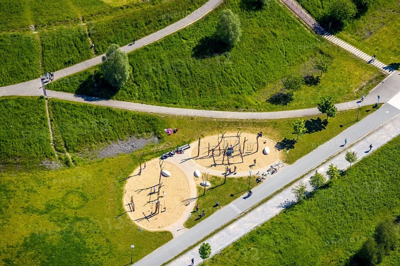 Aerial view, Phoenix Lake, playground at Kaiserberg am See, Hörde, Dortmund, Ruhr area, North Rhine-Westphalia, Germany, DE, Europe, property tax, real estate, aerial photography, aerial photography, Phoenix Lake, overview, bird's-eye view, residential area, housing and living, residential area, residential buildings, residential quality, residential neighbourhood, housing estate, bird's-eye view, overview, Emscher, Emscher River