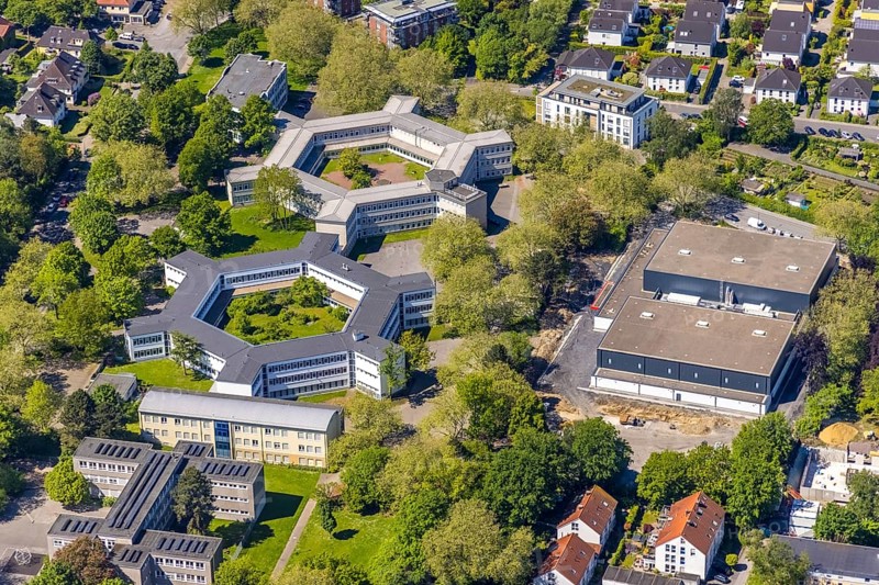 Aerial photo, Kreuzstraße school centre, Leibniz-Gymnasium, Wilhelm-Röntgen Realschule, Johannes-Wulff-Schule, Westfalenhalle, Dortmund, Ruhr area, North Rhine-Westphalia, Germany, education, educational institution, DE, Europe, grammar school, hexagon, teaching institute, aerial photo, aerial photography, aerial photography, secondary school, school, hexagon, overview, bird's-eye view, bird's-eye view, overview