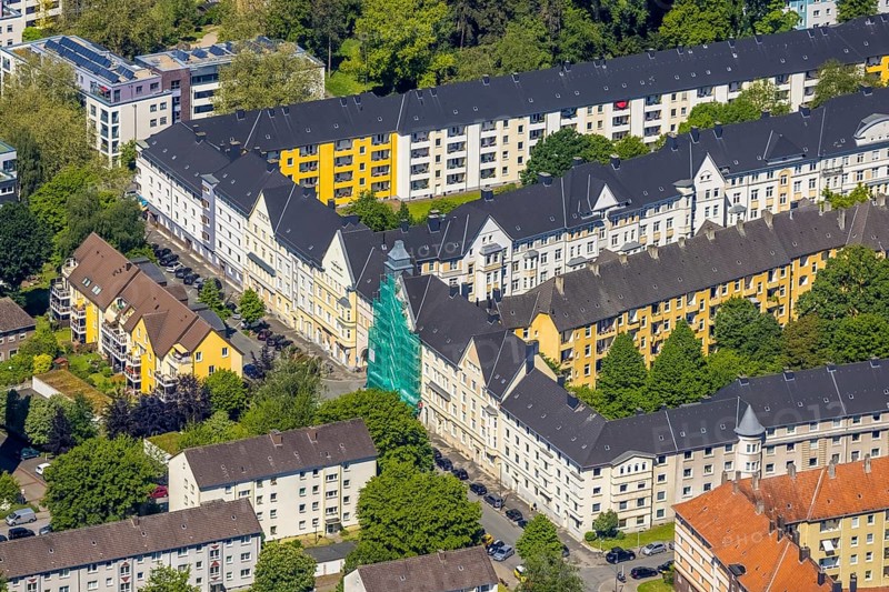 Aerial view, residential area with house facade renovation Neuer Graben and Althoffstraße in Kreuzviertel, Althoffbau, perimeter block development, green inner courtyards, Westfalenhalle, Dortmund, Ruhr area, North Rhine-Westphalia, Germany, construction work, DE, Europe, property tax, real estate, aerial view, aerial photography, aerial photography, renovation, refurbishment, overview, bird's eye view, residential complex, living and living, residential area, residential buildings, residential quality, residential neighbourhood, housing estate, birds-eyes view, overview