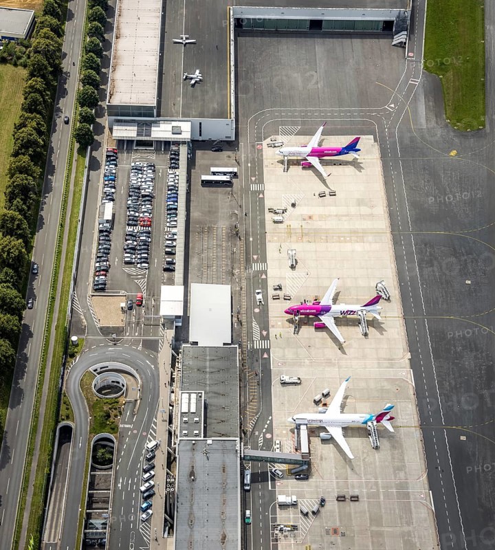 Aerial photo, Dortmund Airport, EDLW, Wickede, apron with two Wizzair jets and a Eurowings aircraft, Dortmund, Ruhr area, North Rhine-Westphalia, Germany, DE, Europe, birds-eyes view, aerial photography, aerial photography, overview, bird's eye view