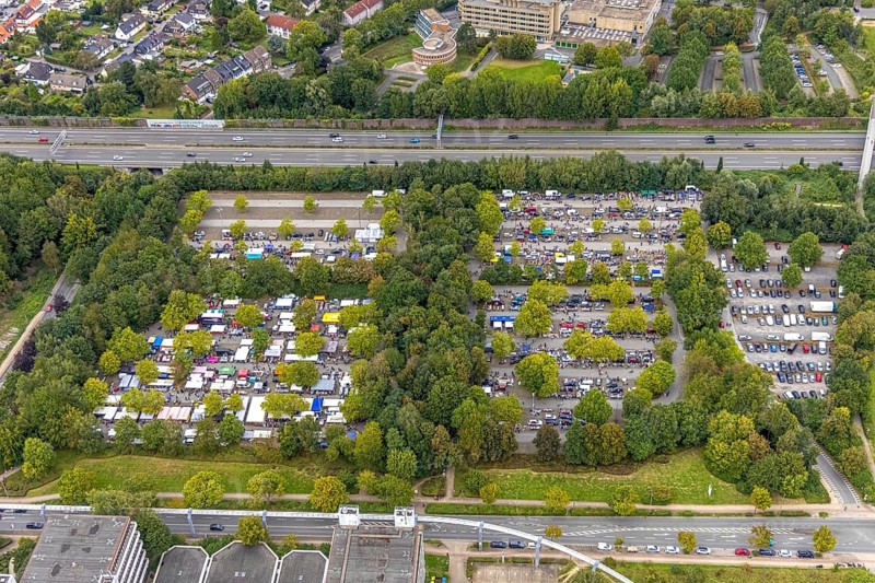 Aerial view, flea market on the car park at the University of Dortmund in the district Eichlinghofen in Dortmund, Ruhr area, North Rhine-Westphalia, Germany, DE, Dortmund, shopping markets, shopping place, Europe, aerial view, aerial photography, aerial photography, market, market stalls, car parks, flea market, overview, bird's eye view, birds-eyes view, overview