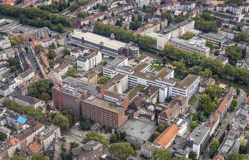 Aerial view, Kreuzviertel and municipal clinics in the district Dorstfelder Brücke in Dortmund, Ruhr area, North Rhine-Westphalia, Germany, DE, Dortmund, Europe, health care, property tax, hospital, real estate, clinic, hospital centre, hospital, aerial photograph, aerial photography, medical facility, medical aid, overview, bird's eye view, residential area, residential area, residential buildings, residential quality, residential quarter, housing estate, birds-eyes view, overview, medical care