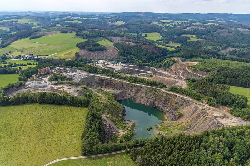 Aerial view, Robert Schulte Steinbruch und Basalt AG quarry in Scheda, Drolshagen, Sauerland, North Rhine-Westphalia, Germany, DE, Europe, aerial view, aerial photography, aerial photography, quarry, overview, bird's-eye view, overview