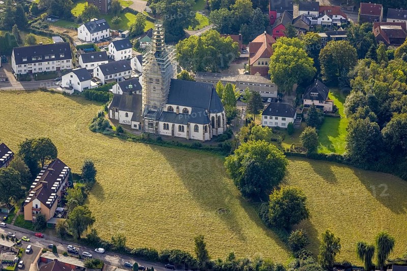 Aerial view, renovation work on the steeple of St. Josef's Catholic Church in the Kirchlinde district of Dortmund, Ruhr area, North Rhine-Westphalia, Germany, place of worship, DE, Dortmund, Europe, religious community, place of worship, sacred site, church, parish, church steeple, denomination, aerial view, aerial photography, aerial photography, religion, religious site, overview, bird's-eye view, overview
