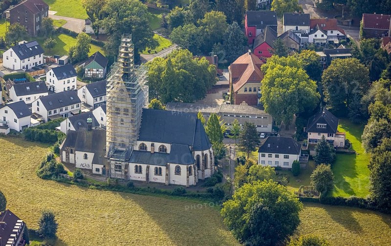 Aerial view, renovation work on the steeple of St. Josef's Catholic Church in the Kirchlinde district of Dortmund, Ruhr area, North Rhine-Westphalia, Germany, place of worship, DE, Dortmund, Europe, religious community, place of worship, sacred site, church, parish, church steeple, denomination, aerial view, aerial photography, aerial photography, religion, religious site, overview, bird's-eye view, overview