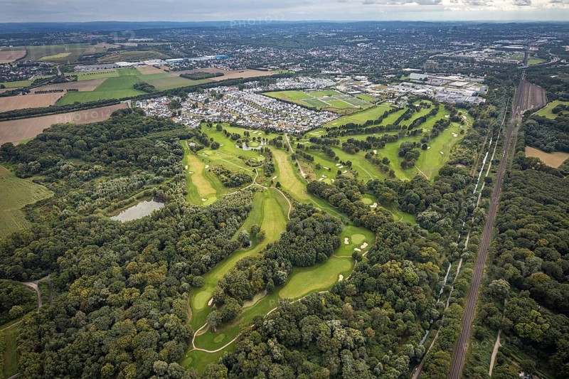 Aerial view, Royal Saint Barbara's Dortmund Golf Club and single-family house housing estate Brackeler Feld and BVB Borussia Dortmund training ground in the district Brackel in Dortmund, Ruhr area, North Rhine-Westphalia, Germany, DE, Dortmund, single-family houses, Europe, football pitch, golf, golf course, golf club, golf course, golf meadow, property tax, real estate, aerial view, aerial photography, aerial photography, sports, sports facilities, sports field, sports facility, overview, bird's eye view, residential area, residential area, residential buildings, residential quality, residential neighbourhood, housing estate, birds-eyes view, overview