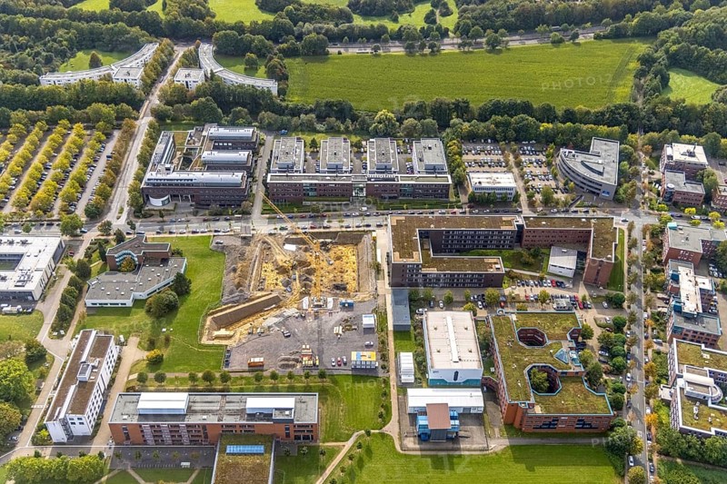 Aerial view of the TZDO - TechnologieZentrumDortmund GmbH, Technical University of Dortmund with the BioMedicine Centre BMZ and the Max Planck Institute of Molecular Physiology as well as the construction site for the CALEDO research centre next to the Faculty of Computer Science on Otto-cock-Straße in the Eichlinghofen district of Dortmund, Ruhr area, North Rhine-Westphalia, Germany, construction work, construction area, building site, building plots, construction project, building site, Campus North, Center for Advanced Liquid-Phase Engineering Dortmund (CALEDO), DE, Dortmund, Europe, aerial view, aerial photography, aerial photography, new building, TU Dortmund, Technical University Dortmund, overview, bird's-eye view, overview