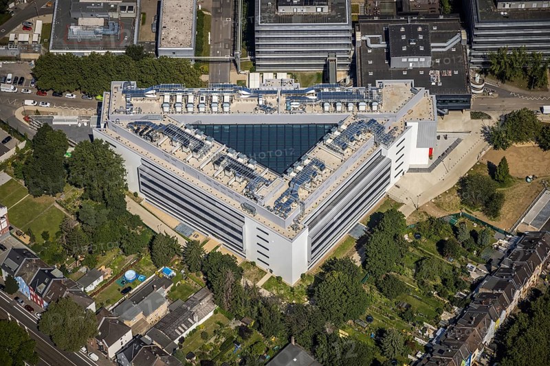 Aerial view, triangular building Henkel Z55 Adhesive Innovation Center in Holthausen, Düsseldorf, Rhineland, North Rhine-Westphalia, Germany, DE, triangular shape, Europe, commercial enterprises, commercial space, commercial area, commercial location, commercial use, industrial area, industrial building, industrial location, innovation centre Henkel, aerial view, aerial photography, aerial photography, overview, bird's-eye view, birds-eyes view, overview