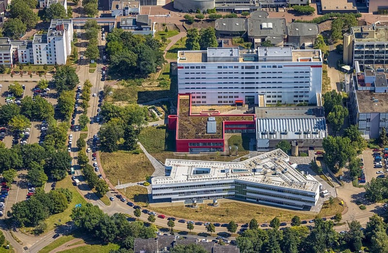Aerial view, building of the ZSL Centre for Synthetic Life Sciences and preclinical / medical building of Heinrich Heine University in the Bilk district of Düsseldorf, Rhineland, North Rhine-Westphalia, Germany, education, educational institution, DE, Düsseldorf, Europe, university, teaching institute, aerial view, aerial photography, aerial photography, overview, university, bird's-eye view, bird's-eye view, overview