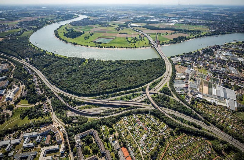 Aerial view, Üdesheimer Rheinbogen and motorway A46 exit Bilk as well as Fleher bridge and Fleher forest at the river Rhine in the district Flehe in Düsseldorf, Rhineland, North Rhine-Westphalia, Germany, motorway, bridge, DE, Düsseldorf, Europe, aerial view, aerial photography, aerial photography, Rhine bridge, overview, bird's-eye view, overview