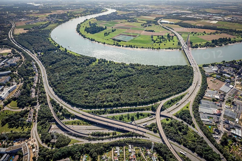 Aerial view, Üdesheimer Rheinbogen and motorway A46 exit Bilk as well as Fleher bridge and Fleher forest at the river Rhine in the district Flehe in Düsseldorf, Rhineland, North Rhine-Westphalia, Germany, motorway, bridge, DE, Düsseldorf, Europe, aerial view, aerial photography, aerial photography, Rhine bridge, overview, bird's-eye view, overview
