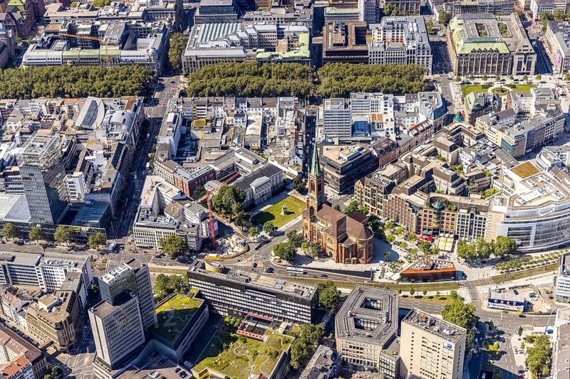 Aerial view, Düsseldorf Kö Königsallee shopping district and St. John's Church with Kö-Bogen-Tunnel, city centre, Düsseldorf, Rhineland, North Rhine-Westphalia, Germany, City, DE, Europe, city centre, aerial view, aerial photography, aerial photography, townscape, city area, city centre, overview, bird's-eye view, bird's-eye view, overview