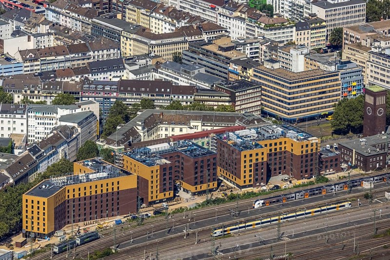Aerial view, construction site and new hotel buildings for Adina Apartment Hotel, Hampton by Hilton and Premier Inn at Düsseldorf Hbf Stadtmitte in Düsseldorf, Rhineland, North Rhine-Westphalia, Germany, railway tracks, railway station, construction work, construction area, building site, building plots, construction crane, construction measure, construction project, construction site, DE, Deutsche Bahn AG, Düsseldorf, Düsseldorf main station, development, Europe, Düsseldorf-Mettmann tax office, gastronomy, main station, main railway station, hotel, hotel facilities, hotel industry, capacity requirements, aerial view, aerial photography, aerial photography, new construction, overview, bird's-eye view, overview