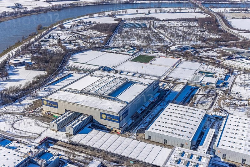 Aerial view, MERKUR SPIEL-ARENA football stadium, Düsseldorf, Rhineland, North Rhine-Westphalia, Germany, Arena, DE, Europe, Fortuna Düsseldorf F95, football pitch, football stadium, aerial view, aerial photography, aerial photography, snow, sports facilities, sports field, sports venue, stadium, overview, events, venue, event location, bird's-eye view, winter, birds-eyes view, overview