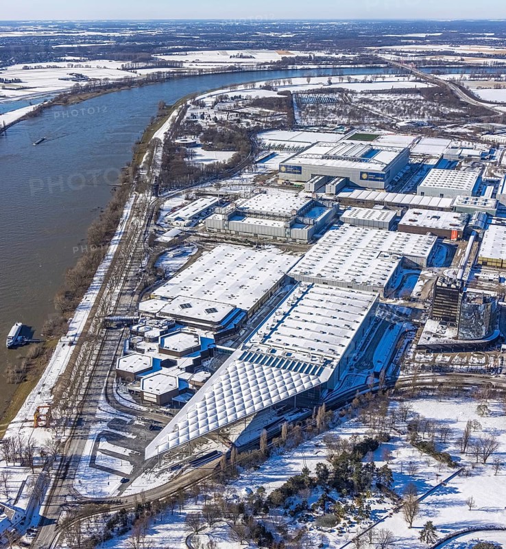 Aerial view, Messe Düsseldorf, MERKUR SPIEL-ARENA football stadium, Düsseldorf, Rhineland, North Rhine-Westphalia, Germany, Arena, DE, Europe, Fortuna Düsseldorf F95, football pitch, football stadium, aerial view, aerial photography, aerial photography, exhibition centre, exhibition grounds on the Rhine, snow, sports facilities, sports field, sports facility, stadium, overview, events, venue, event location, bird's-eye view, winter, birds-eyes view, overview