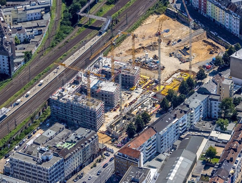 Aerial view, construction site and new building Le Quartier Central at the corner of Worringer Straße and Gerresheimer Straße in Flingern city centre, Düsseldorf, Rhineland, North Rhine-Westphalia, Germany, DE, Europe, property tax, real estate, aerial view, aerial photography, aerial photography, overview, bird's-eye view, residential complex, living and living, residential area, residential buildings, residential quality, residential quarter, housing estate, birds-eyes view, overview