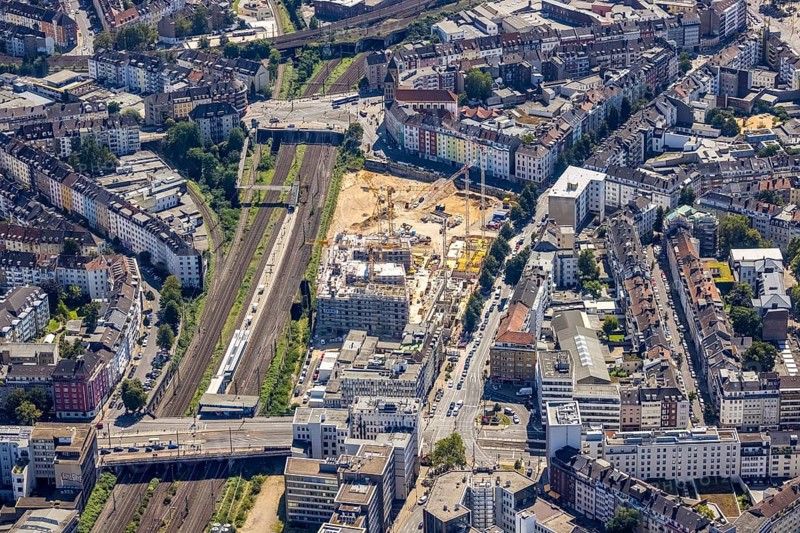 Aerial view, construction site and new building Le Quartier Central at the corner of Worringer Straße and Gerresheimer Straße in Flingern city centre, Düsseldorf, Rhineland, North Rhine-Westphalia, Germany, DE, Europe, property tax, real estate, aerial view, aerial photography, aerial photography, overview, bird's-eye view, residential complex, living and living, residential area, residential buildings, residential quality, residential quarter, housing estate, birds-eyes view, overview