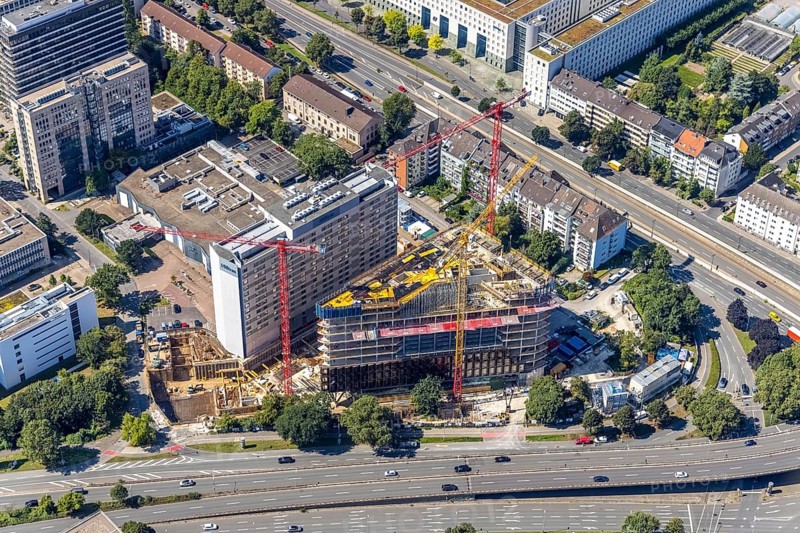 Aerial view, construction site and new construction of the three-storey Eclipse high-rise building next to the Hilton Hotel on Kennedydamm in the Golzheim district, Düsseldorf, Rhineland, North Rhine-Westphalia, Germany, construction work, construction area, construction site, building plots, construction project, construction site, DE, Europe, gastronomy, hotel, hotel facilities, hotel industry, aerial view, aerial photography, aerial photography, new construction, overview, bird's-eye view, overview