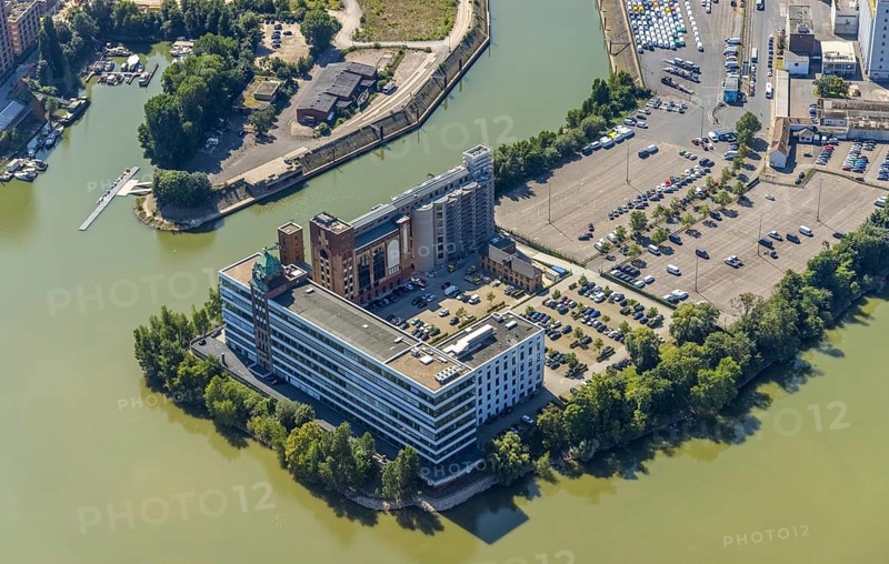 Aerial view, Plange Mühle conversion for a clinic in the media harbour in the harbour in Düsseldorf, Rhineland, North Rhine-Westphalia, Germany, DE, Düsseldorf, Europe, commercial enterprises, commercial area, commercial park, commercial location, commercial use, harbour, harbour area, harbour area, industrial area, industrial building, industrial location, aerial photograph, aerial photography, aerial photography, overview, bird's eye view, Weizenmühlenstraße, birds-eyes view, former Rhine harbour, overview