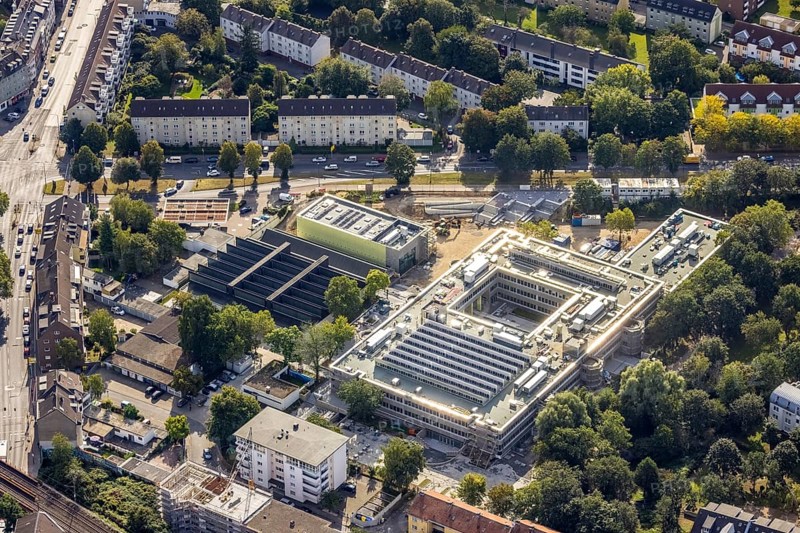 Aerial view, construction site at Friedrich-Rückert-Gymnasium and Weiterbildungskolleg with evening school in the Rath district of Düsseldorf, Rhineland, North Rhine-Westphalia, Germany, construction work, construction area, construction site, construction measure, construction project, construction site, education, educational institution, DE, Düsseldorf, Europe, educational institute, aerial view, aerial photography, aerial photography, school, overview, bird's-eye view, overview