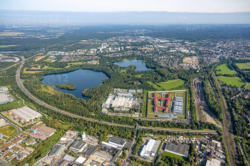 Aerial view, correctional facility Düsseldorf and Silbersee in Ratingen, Rhineland, North Rhine-Westphalia, Germany, DE, Europe, imprisonment, prison, detention centre, prison sentence, correctional facility, correctional facility, aerial photograph, aerial photography, aerial photography, Ratingen, lake, overview, custody, bird's-eye view, overview