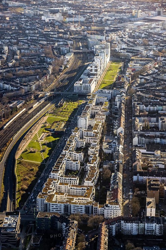 Aerial view, residential park between Marc-Chagall-Straße and Tußmannstraße with Maurice-Ravel-Park in the district Pempelfort in Düsseldorf, Rhineland, North Rhine-Westphalia, Germany, DE, Düsseldorf, Europe, property tax, real estate, aerial view, aerial photography, aerial photography, park, Toulouser Allee, overview, bird's eye view, residential complex, living and living, residential area, residential buildings, residential quality, residential neighbourhood, housing estate, birds-eyes view, overview