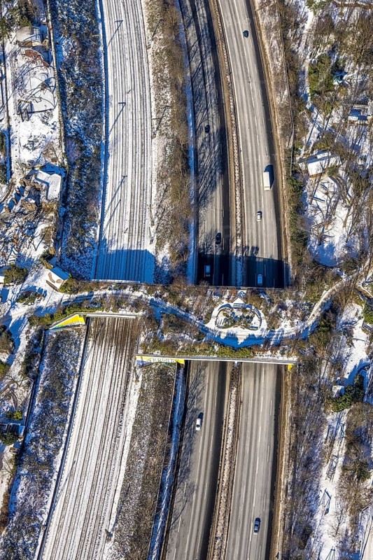 Aerial view, pedestrian bridge and green bridge at the zoo over the A3 motorway, Duissern, Duisburg, Ruhr area, North Rhine-Westphalia, Germany, motorway, bridge, DE, Europe, pedestrian bridge, green bridge, aerial view, aerial photography, aerial photography, snow, overview, bird's eye view, wildlife bridge, winter, birds-eyes view, cleared roads, overview