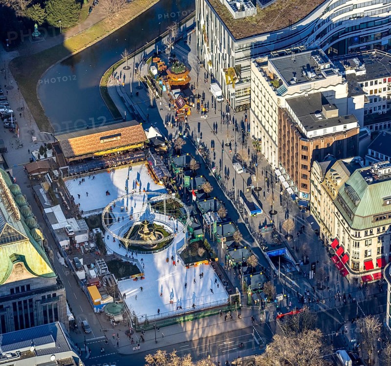 Aerial view, DEG-Winterwelt ice skating rink on the Kö at Corneliusplatz, city centre, Düsseldorf, Rhineland, North Rhine-Westphalia, Germany, Cornelius Brunnen, DE, ice rink, ice skating rink, Europe, Königsallee, aerial view, aerial photography, aerial photography, sight, overview, bird's eye view, Christmas market, birds-eyes view, overview