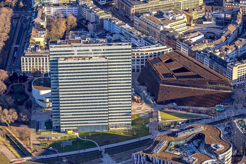 Aerial view, Dreischeibenhaus and Düsseldorfer Schauspielhaus as well as business centre Kö Bogen II with hornbeam growth at Gustav-Gründgens-Platz in city centre in Düsseldorf, Rhineland, North Rhine-Westphalia, Germany, DE, Düsseldorf, shopping centre, shopping mall, shopping square, shopping centre, Europe, commercial buildings, commercial enterprises, commercial area, commercial location, commercial use, Gustaf-Gründgens-Platz, Ingenhoven-Tal department store and office building, culture, art, Kö-Bogen II, Königsallee, aerial view, aerial photography, aerial photography, Oststraße, Schadowstraße, shopping centre, Thyssen tower block, overview, events, event location, event venue, bird's-eye view, birds-eyes view, cultural use, overview