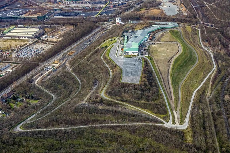 Aerial view, alpincenter Bottrop, Prosperstraße slag heap, Bottrop, Ruhr area, North Rhine-Westphalia, Germany, slag heap, DE, Europe, leisure facility, leisure activities, leisure park, slag heap, slag heap landscape, aerial photograph, aerial photography, aerial photography, sight, ski hall, overview, bird's eye view, winter sports facility, colliery, birds-eyes view, overview