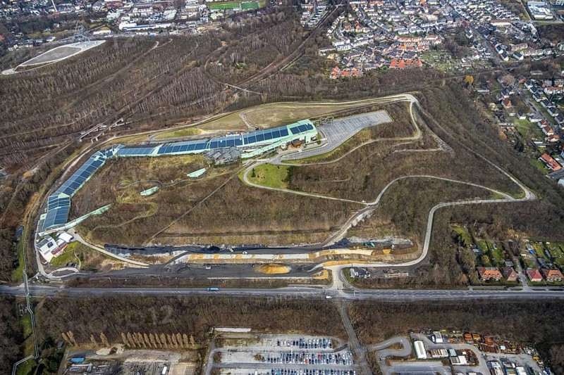 Aerial view, alpincenter Bottrop, Prosperstraße slag heap, Bottrop, Ruhr area, North Rhine-Westphalia, Germany, slag heap, DE, Europe, leisure facility, leisure activities, leisure park, slag heap, slag heap landscape, aerial photograph, aerial photography, aerial photography, sight, ski hall, overview, bird's eye view, winter sports facility, colliery, birds-eyes view, overview