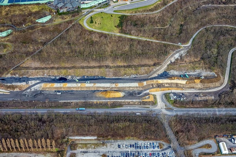 Aerial view, alpincenter Bottrop, Prosperstraße slag heap, Bottrop, Ruhr area, North Rhine-Westphalia, Germany, slag heap, DE, Europe, leisure facility, leisure activities, leisure park, slag heap, slag heap landscape, aerial photograph, aerial photography, aerial photography, sight, ski hall, overview, bird's eye view, winter sports facility, colliery, birds-eyes view, overview