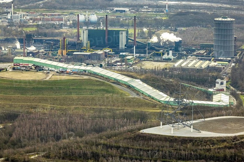 Aerial photo, alpincenter Bottrop, Prosperstraße slag heap, ArcelorMittal Bottrop, Bottrop, Ruhr area, North Rhine-Westphalia, Germany, slag heap, DE, Europe, leisure facility, leisure activities, leisure park, slag heap, slag heap landscape, aerial photograph, aerial photography, aerial photography, sight, ski hall, overview, bird's-eye view, winter sports facility, colliery, birds-eyes view, overview