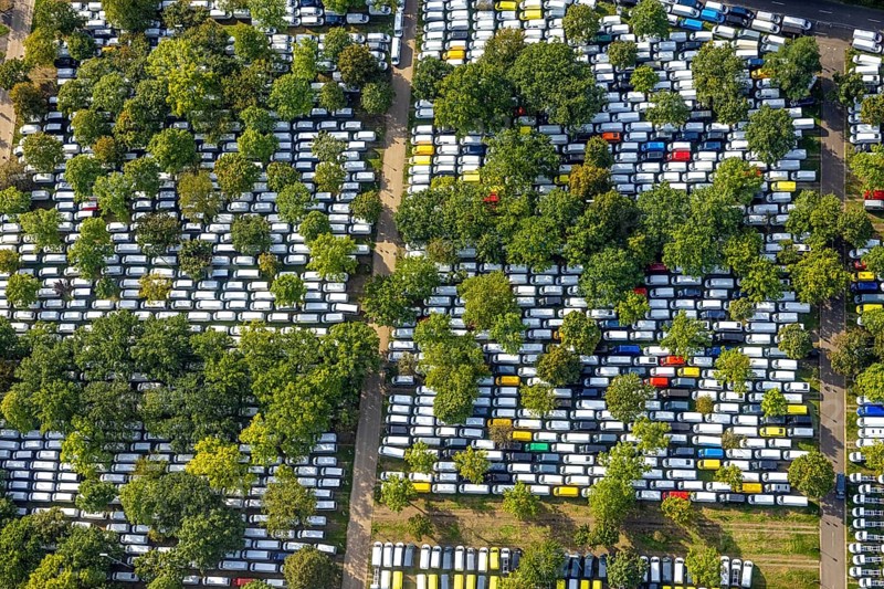 Aerial view, Caravan Center Campingplatz am Messeparkplatz im Stadtteil Stockum in Düsseldorf, Rhineland, North Rhine-Westphalia, Germany, Camping, Campinganlage, Campingmobil, Campingplatz, DE, Düsseldorf, Europe, shapes and colours, leisure, hobby, aerial photography, aerial photography, aerial photography, overview, bird's-eye view, motorhome, birds-eyes view, overview