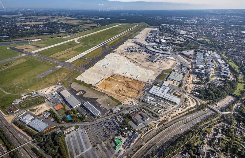 Aerial view, Düsseldorf Airport with construction site in the Lohausen district of Düsseldorf, Rhineland, North Rhine-Westphalia, Germany, construction work, construction area, construction site, building plots, construction project, construction site, DE, Düsseldorf, Europe, flight emission, airport, aircraft noise, airfield, aerial photograph, aerial photography, aerial photography, overview, bird's-eye view, bird's-eye view, overview