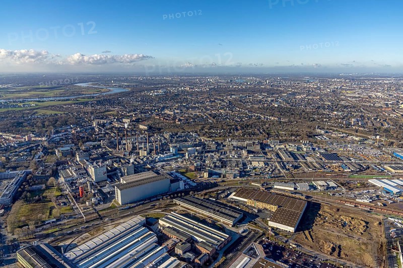 Aerial view, factory premises of Henkel AG in the Holthausen district of Düsseldorf, Rhineland, North Rhine-Westphalia, Germany, DE, Düsseldorf, Europe, commercial enterprises, commercial area, commercial area, commercial location, commercial use, industrial area, industrial building, industrial location, aerial photograph, aerial photography, aerial photography, overview, bird's-eye view, overview