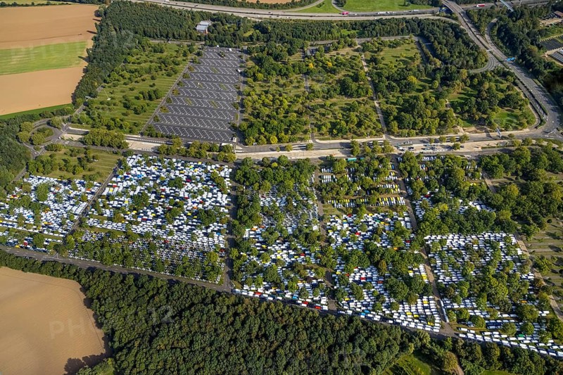 Aerial view, Caravan Center Campingplatz am Messeparkplatz im Stadtteil Stockum in Düsseldorf, Rhineland, North Rhine-Westphalia, Germany, Camping, Campinganlage, Campingmobil, Campingplatz, DE, Düsseldorf, Europe, shapes and colours, leisure, hobby, aerial photography, aerial photography, aerial photography, overview, bird's-eye view, motorhome, birds-eyes view, overview