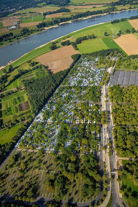 Aerial view, Caravan Center Campingplatz am Messeparkplatz im Stadtteil Stockum in Düsseldorf, Rhineland, North Rhine-Westphalia, Germany, Camping, Campinganlage, Campingmobil, Campingplatz, DE, Düsseldorf, Europe, shapes and colours, leisure, hobby, aerial photography, aerial photography, aerial photography, overview, bird's-eye view, motorhome, birds-eyes view, overview