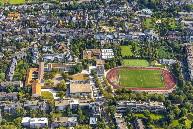 Aerial view, Cecilien-Gymnasium Düsseldorf and Carl-Benz-Realschule with sports field in the district Niederkassel in Düsseldorf, Rhineland, North Rhine-Westphalia, Germany, education, educational institution, DE, Düsseldorf, Europe, football pitch, grammar school, educational institute, aerial view, aerial photography, aerial photography, secondary school, school, sports, sports facilities, sports field, sports facility, overview, bird's-eye view, birds-eyes view, overview