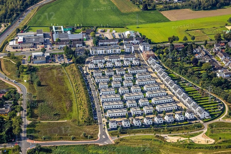 Aerial view, terraced houses single-family houses residential quarter Unter der Mühle in the district Büderich in Meerbusch, Rhineland, North Rhine-Westphalia, Germany, DE, single-family houses, Europe, property tax, real estate, aerial view, aerial photography, aerial photography, Meerbusch, terraced houses, overview, bird's-eye view, residential complex, housing and living, residential area, residential buildings, quality of living, residential quarter, housing estate, birds-eyes view, former site of the Böhlerwerke, overview