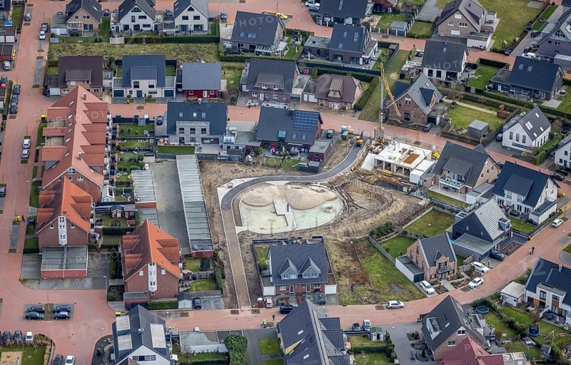 Aerial view, construction site for children's playground, residential area Tappenhof, Hellenstraße and Theo-Kleppe-Weg, Bottrop-Kirchhellen, Ruhr area, North Rhine-Westphalia, Germany, construction work, construction area, building site, building plots, construction project, construction site, DE, Europe, property tax, real estate, aerial view, aerial photography, aerial photography, new construction, playground, overview, bird's-eye view, residential area, residential area, residential buildings, residential quality, residential neighbourhood, housing estate, birds-eyes view, overview