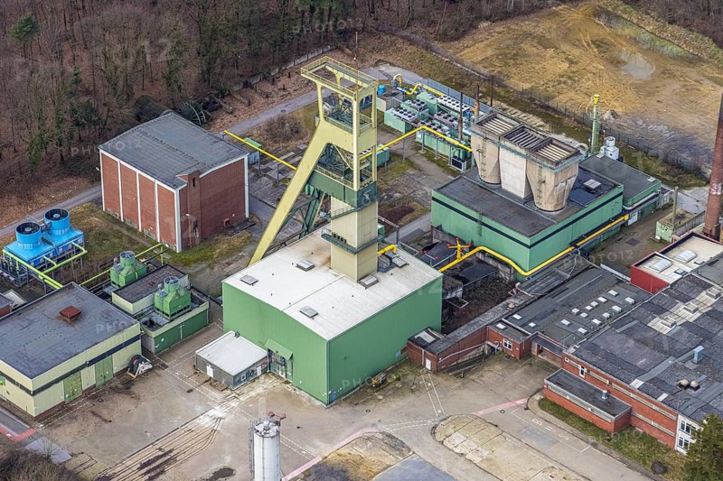 Aerial photograph, former Prosper IV shaft 9 mine, Bottrop-Kirchhellen, Ruhr area, North Rhine-Westphalia, Germany, mine, DE, Europe, Fernewaldstraße, winding tower, aerial photograph, aerial photography, aerial photography, shaft hall shaft 9, overview, bird's-eye view, overview