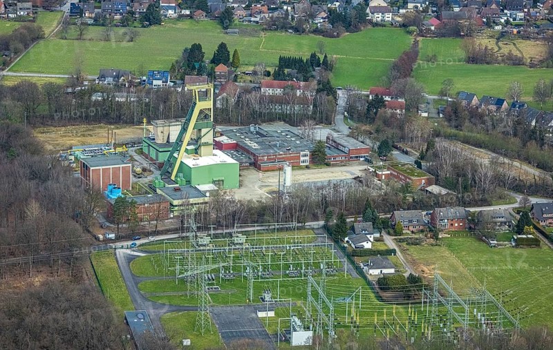 Aerial photograph, former Prosper IV shaft 9 mine, Bottrop-Kirchhellen, Ruhr area, North Rhine-Westphalia, Germany, mine, DE, Europe, Fernewaldstraße, winding tower, aerial photograph, aerial photography, aerial photography, shaft hall shaft 9, overview, bird's-eye view, overview