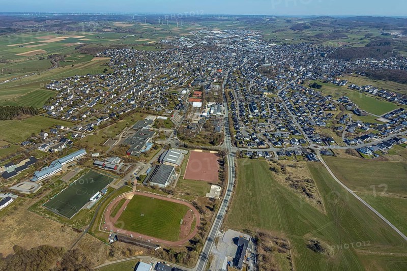 Aerial view, local view, sports field Carl-Diem-Weg, SV 1920 Brilon e.V., stadium Zur Jakobuslinde, Brilon, Sauerland, North Rhine-Westphalia, Germany, education, educational institution, DE, Europe, distant view, grammar school, grammar school Petrinum Brilon, teaching institute, aerial view, aerial photography, aerial photography, school, sports facility, overview, bird's-eye view, overview